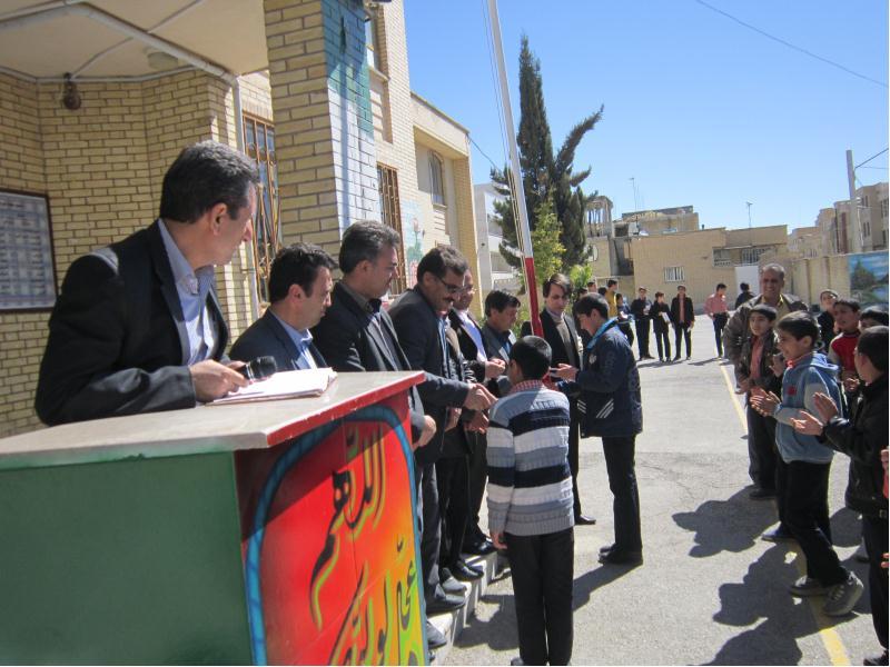 اهدای جوایز نفرات برتر وتلاشگر آزمون جامع 2