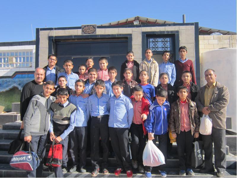 رفتن تعدادی از دانش آموزان عضو پیشتازان وممتاز آموزشگاه به استخر کوثر