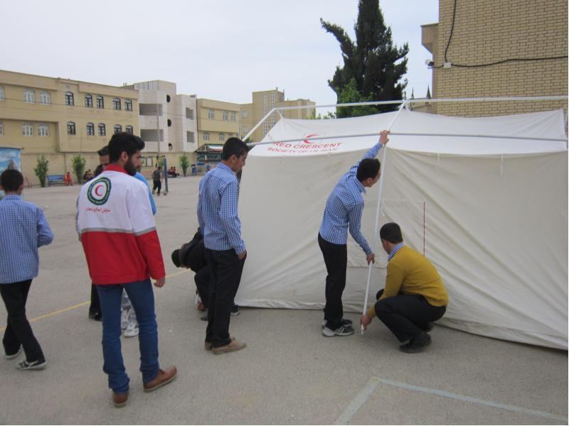 آموزش گروه هلال احمر آموزشگاه توسط کارشناس جمعیت هلال احمر مرودشت