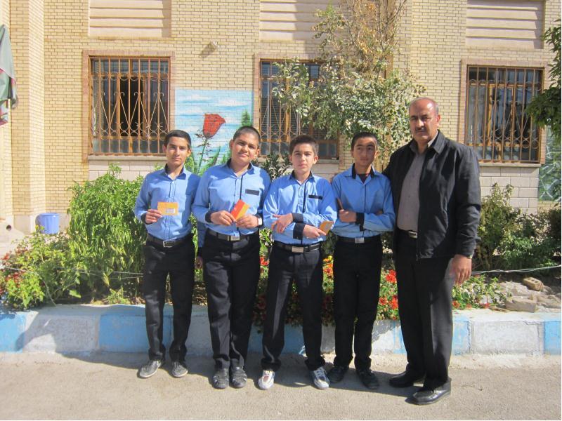 اهدای جوایز به نفرات برتر اخلاقی ودرسی در مهرماه