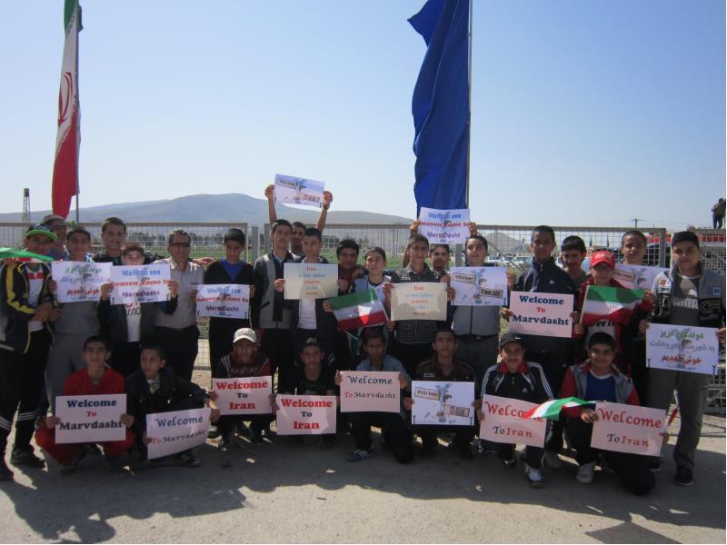 حضور دانش آموزان دبیرستان نمونه دولتی شهدای آزمایش مرودشت در برگزاری مسابقه ی دو  ماراتن جهانی با پیام صلح ودوستی 
